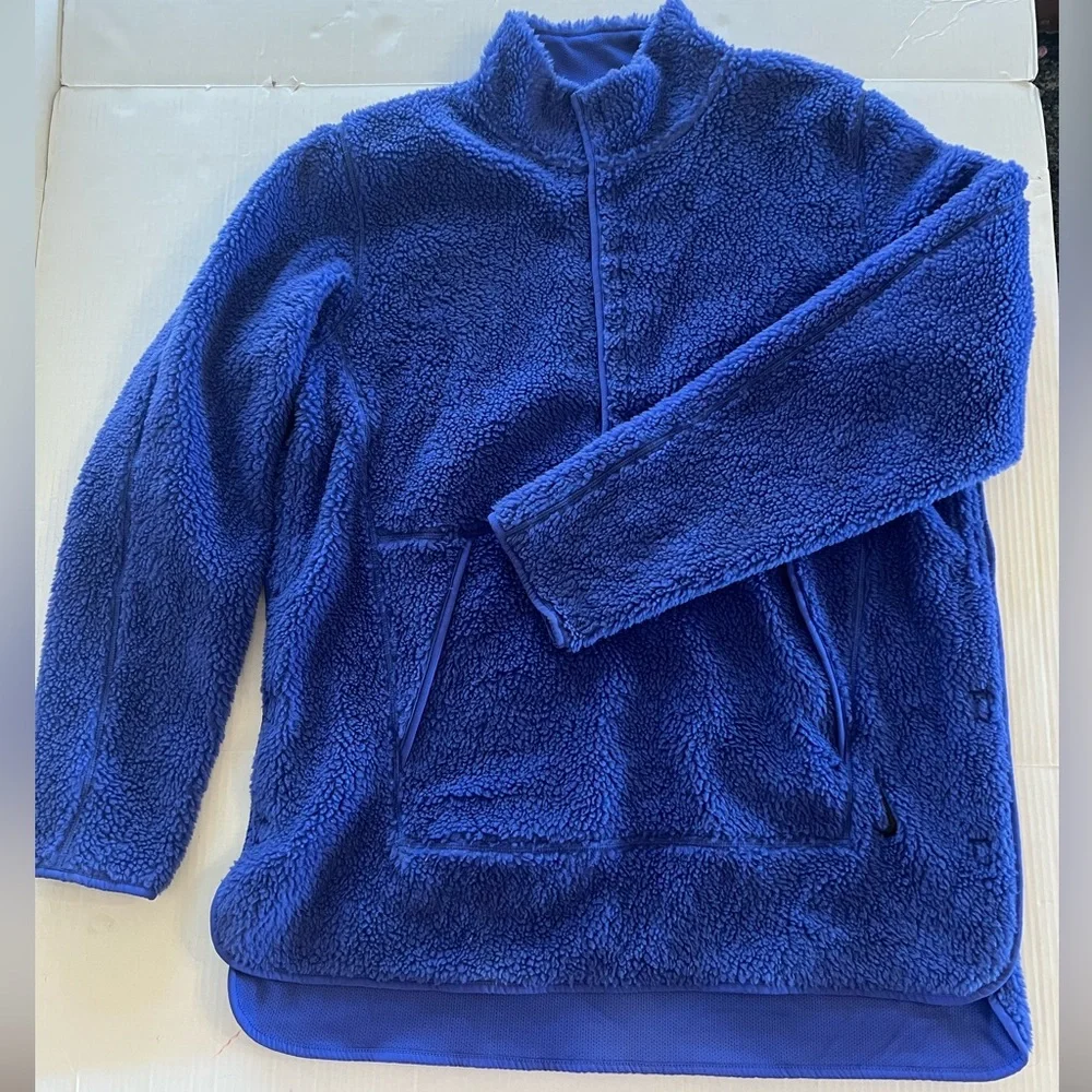 NIKE Men’s/Women’s Yoga Sherpa Fleece Sweatshirt
